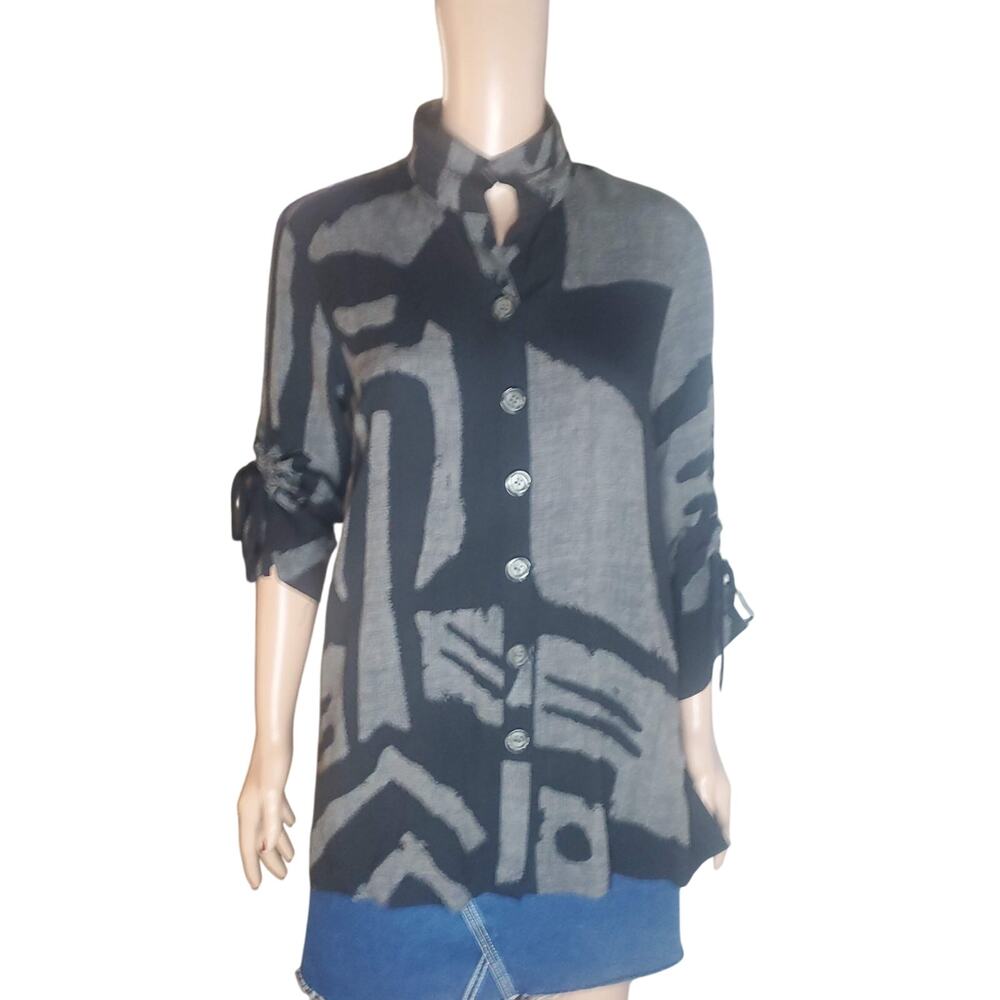 NEW John Mark Size S Black Gray Abstract Geometric Art to Wear Button Top